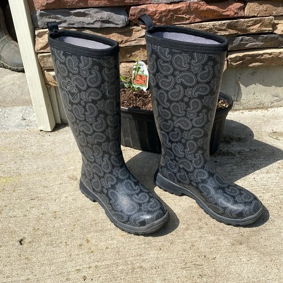Beautiful Muck Boots - Picture 3 of 7